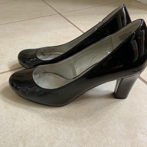 Laura Ashley black heels. - Picture 4 of 6